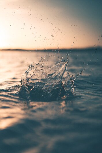 A large splash as if a rock has been thrown into the sea