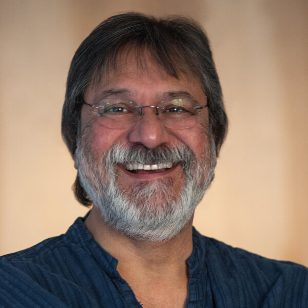 Headshot of Johnny Saldaña